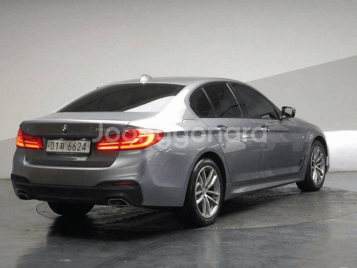 @17년 5시리즈 530i xDrive M 스포츠플러스--1