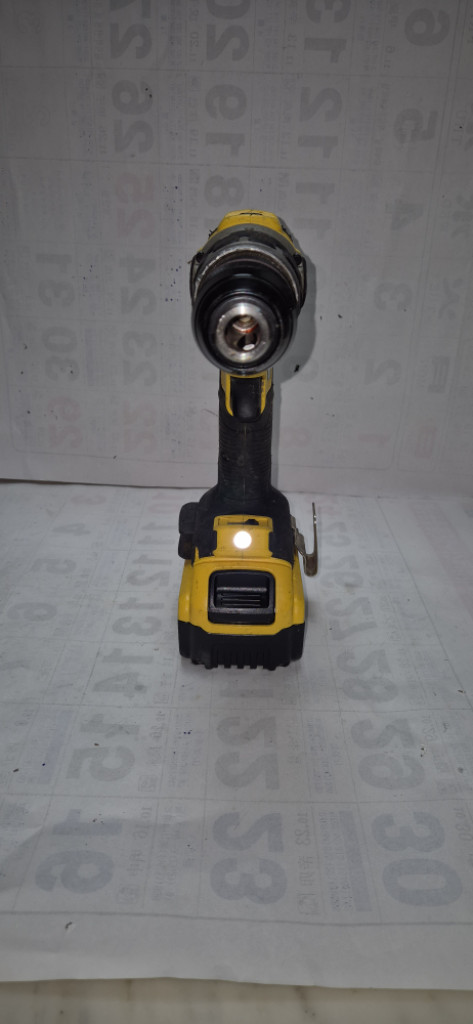 디월트 충전 해머 드릴 DCD796 18V 배터리포함 이미지