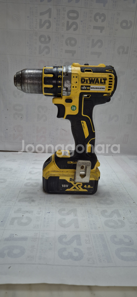 디월트 충전 드릴 DCD790 18V 브러시리스 드릴배--0