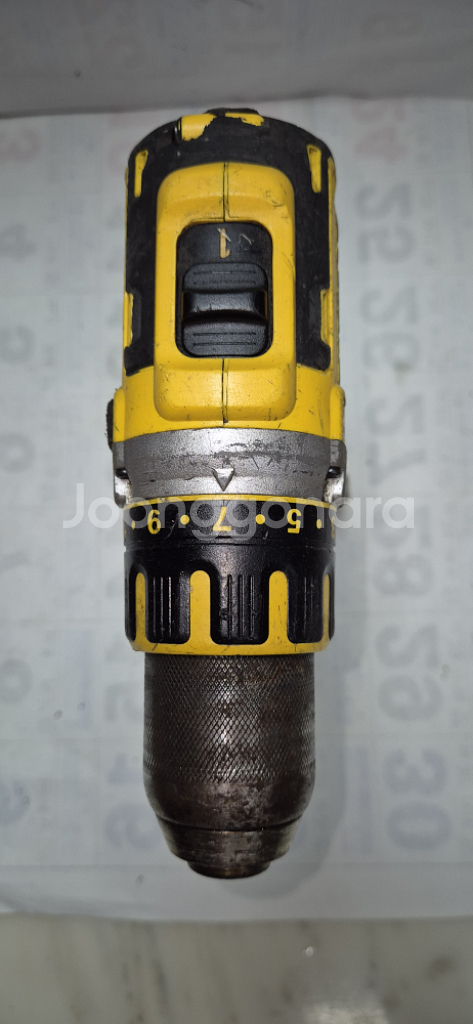 디월트 충전 드릴 DCD790 18V 브러시리스 드릴배--7