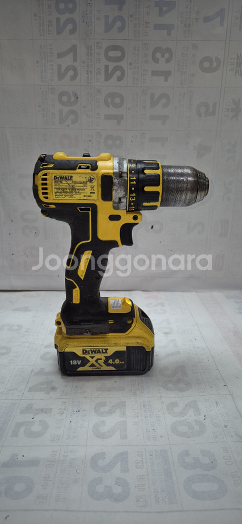 디월트 충전 드릴 DCD790 18V 브러시리스 드릴배--3