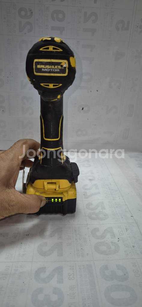 디월트 충전 드릴 DCD790 18V 브러시리스 드릴배--5