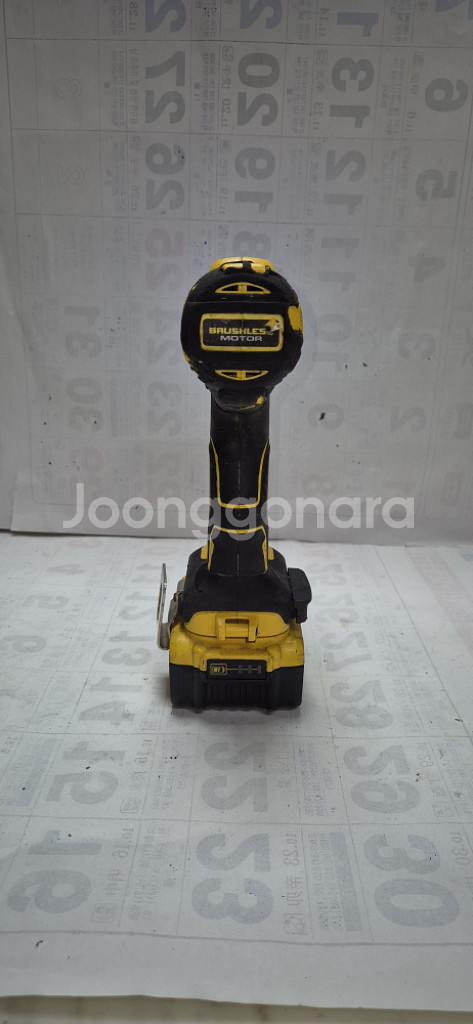 디월트 충전 드릴 DCD790 18V 브러시리스 드릴배--4