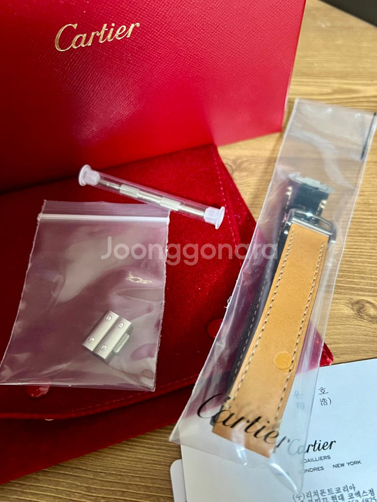 까르띠에 산토스 미디움 팝니다.--8