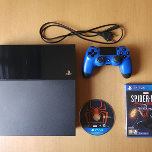 Ps4 1TB + 듀얼쇼크 + 타이틀 CD + 충전선