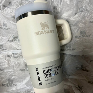 스탠리 퀜처 591ml 손잡이 텀블러 크림2.0