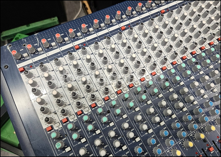 사운드크래프트 LX7 II 24채널 중고 음향 믹서--1