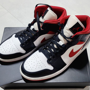 나이키 조던 1 미드 짐레드 블랙 화이트 운동화