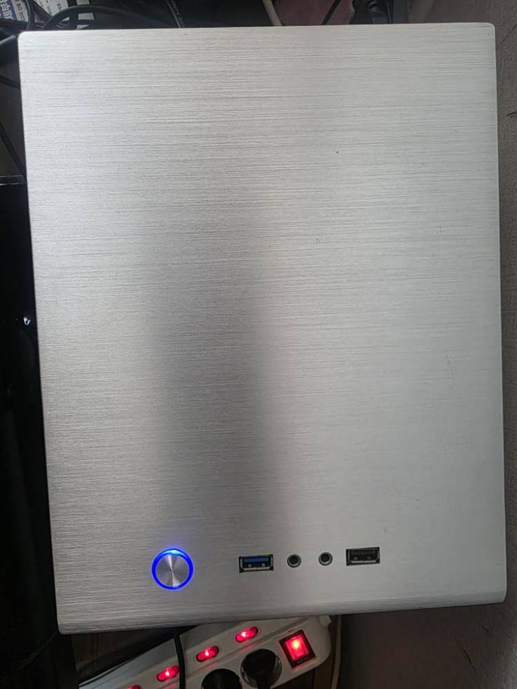 라이젠 2600 본체 팝니다. 냉유--0