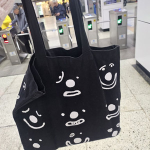 꼬르소꼬모윤여정백