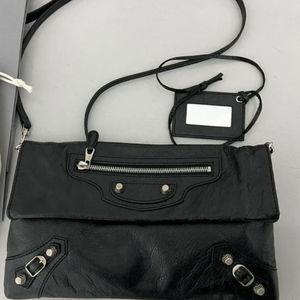 발렌시아가 자이언트 언벨롭 크로스 클러치백