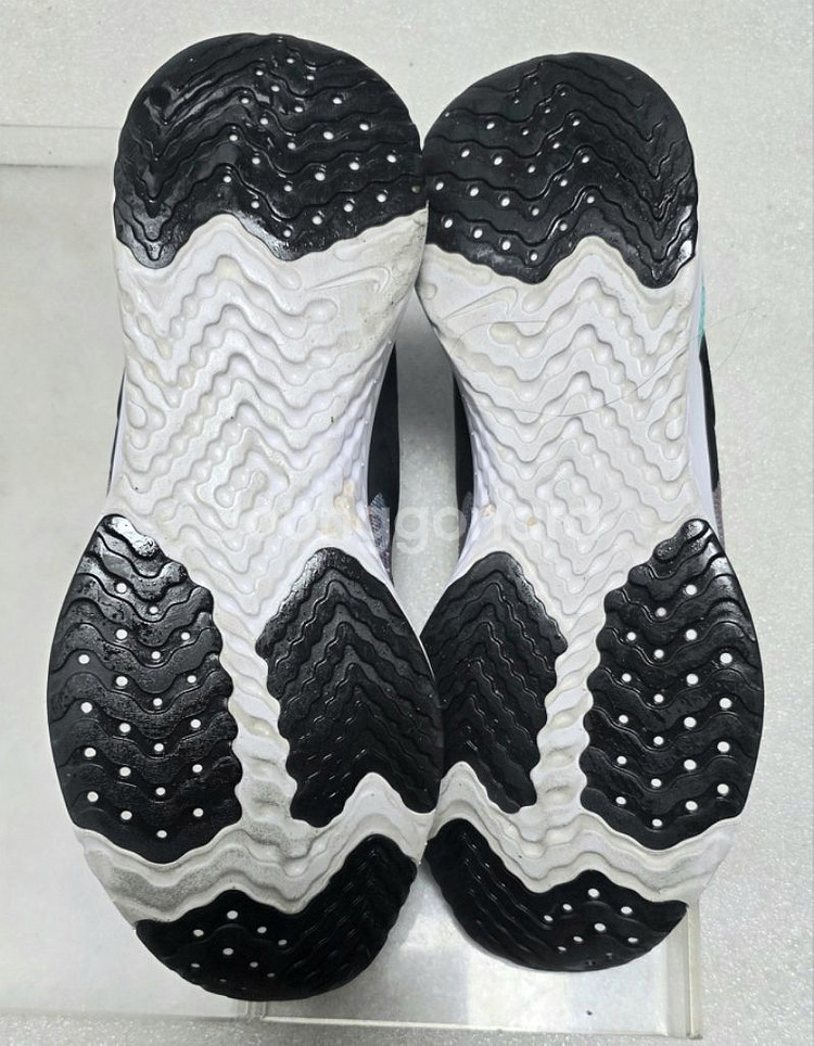 나이키 Nike 오디세이 리액트 2 러닝화 여성 235--4