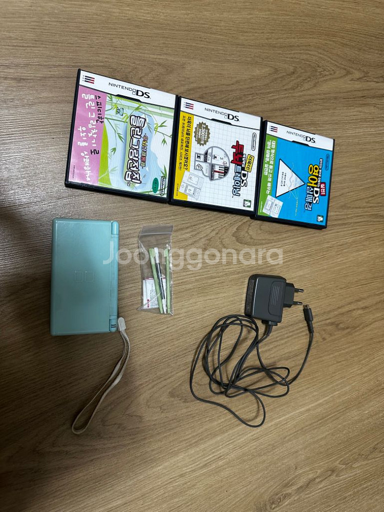 닌텐도 DS lite + 카트리지 3개--0