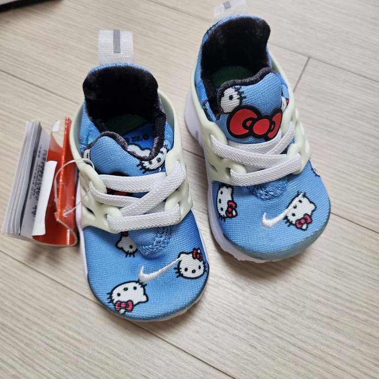 나이키 헬로키티 프리런 UK 1.5--2