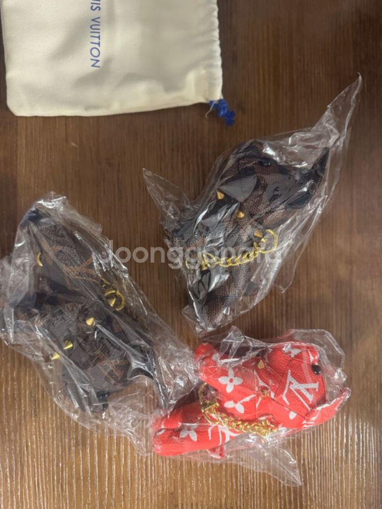 루이비통 강아지 키링 열쇠고리--1