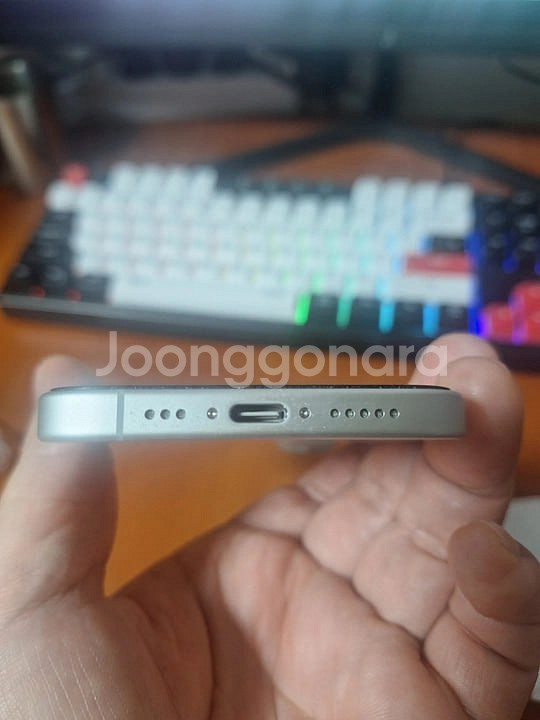 (급처) 자급제 아이폰16 256 화이트 2주정도 사용--3