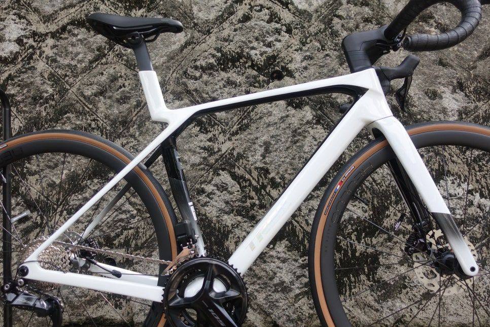 트렉 마돈 SL6 8세대(새제품)독보적인 디자인과 성능 이미지