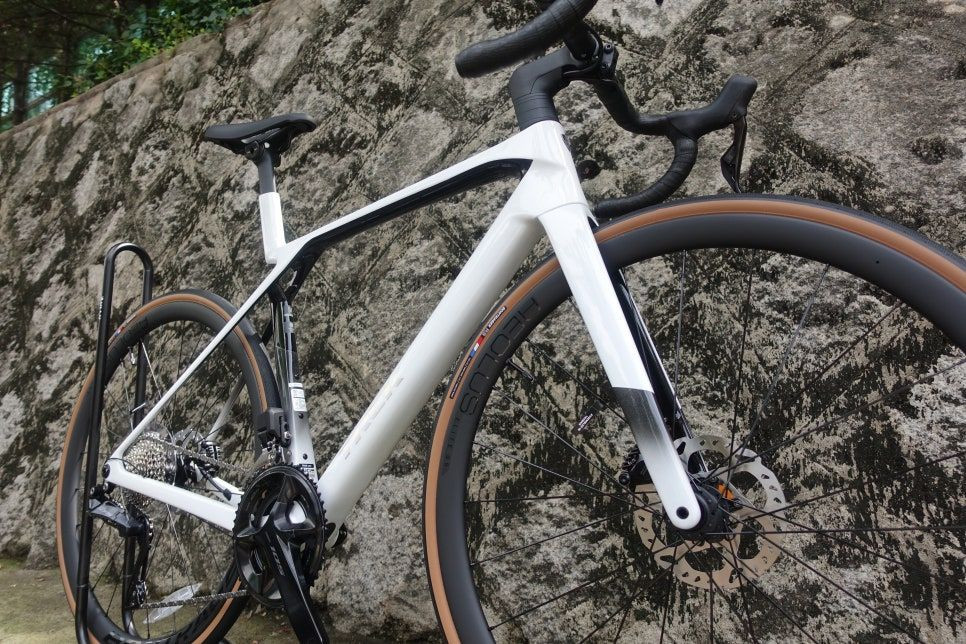 트렉 마돈 SL6 8세대(새제품)독보적인 디자인과 성능 이미지