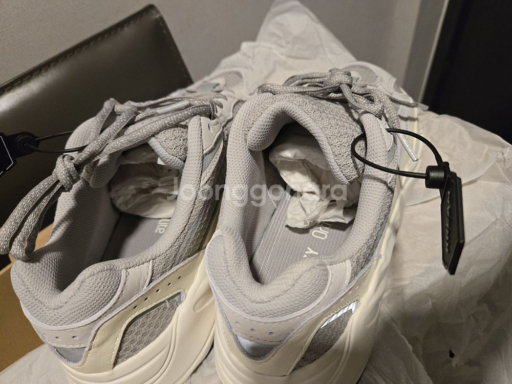 이지부스트 700 v2 스태틱 280사이즈 새상품--4