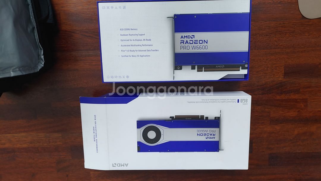 라데온 프로 W6600 그래픽카드--1