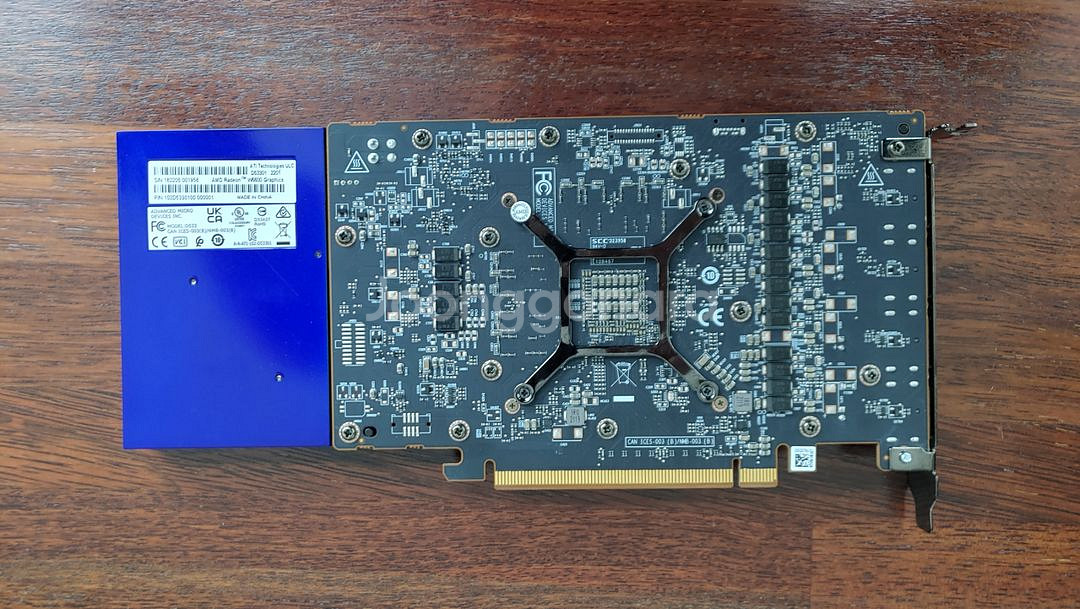 라데온 프로 W6600 그래픽카드--3