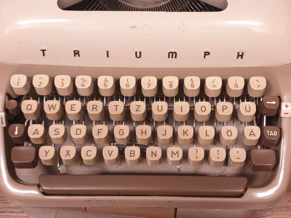 빈티지 트라이엄프 퍼펙트 타자기 이미지