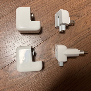 애플 정품 어뎁터 모듈형 입니다.(220V, 110V)