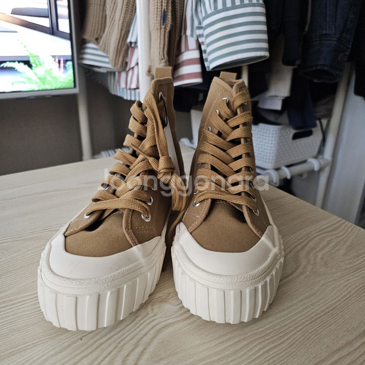 [새상품] 하이탑 스니커즈 망고 MANGO 235--1