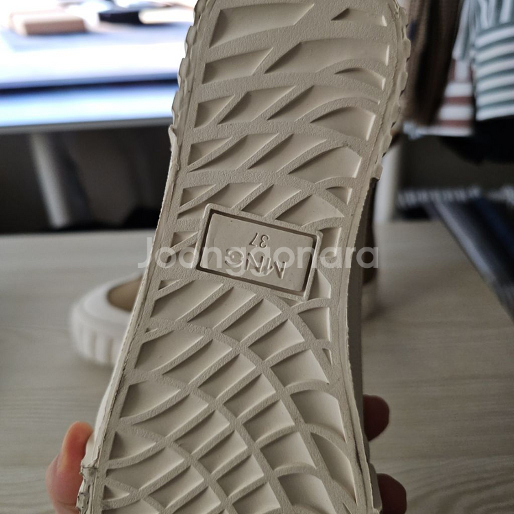 [새상품] 하이탑 스니커즈 망고 MANGO 235--3