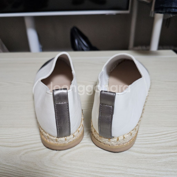 화이트, 브라운 배색 단화 2개 38(240mn)--2