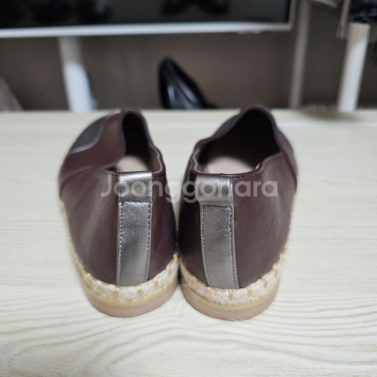 화이트, 브라운 배색 단화 2개 38(240mn)--3