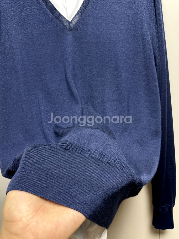 톰포드 (TOMFORD) 브이넥 니트--4