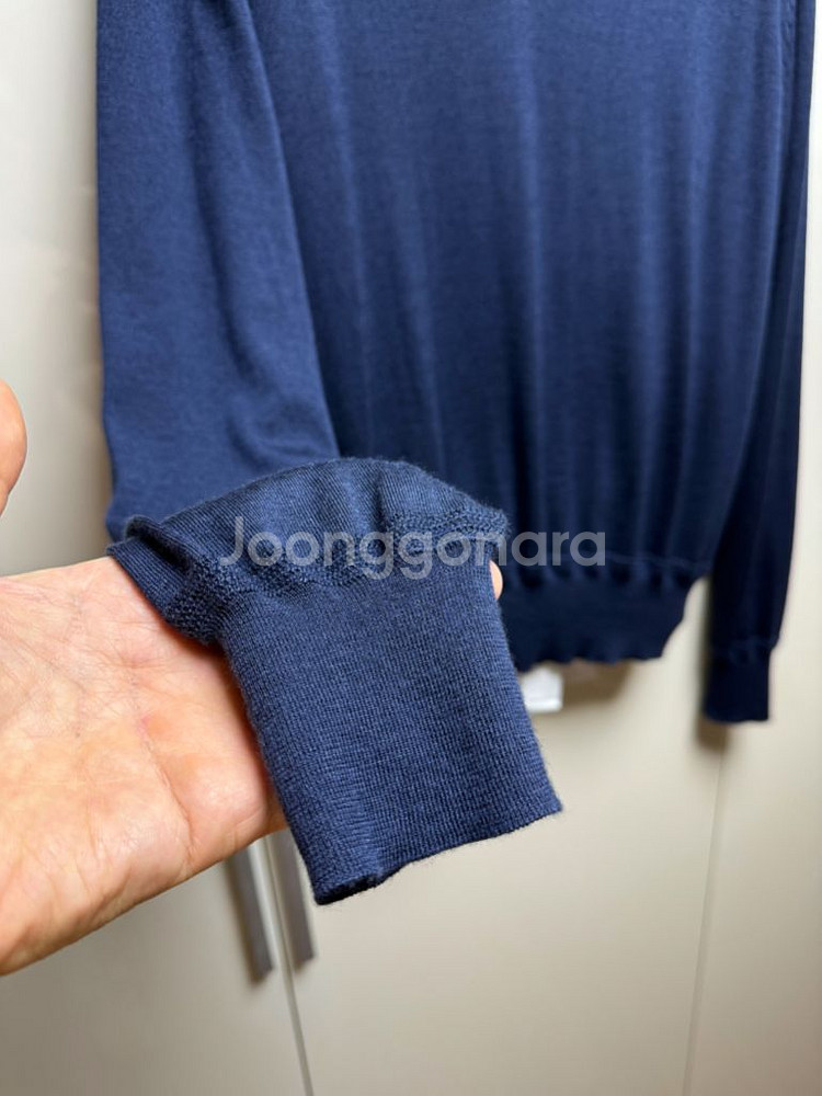 톰포드 (TOMFORD) 브이넥 니트--3