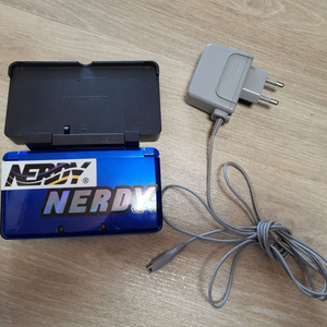닌텐도 3DS 충전기 포함