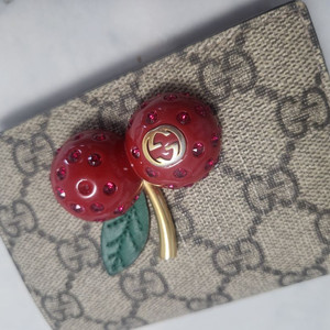 구찌 체리 지갑 택포.