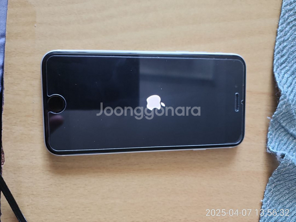 아이폰 se2 256gb.--0