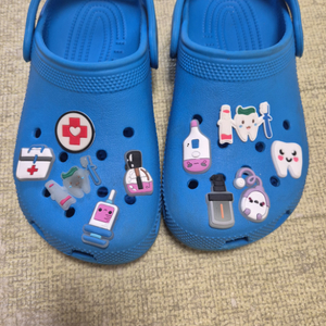 크록스키즈 j3(지비츠포함)