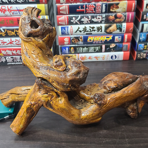 동물을 닮은 뿌리공예 장식품 조각품