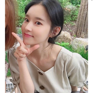 (새상품) 박환희착용 노미나떼 린넨 버튼 다트 블라우스
