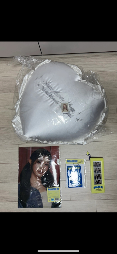 아이브 매거진 팬미팅 MD 판매합니다.