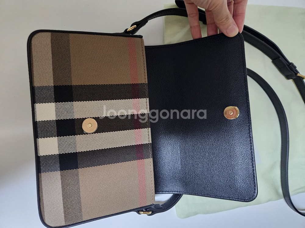 버버리 햄프셔 체크 크로스백--2