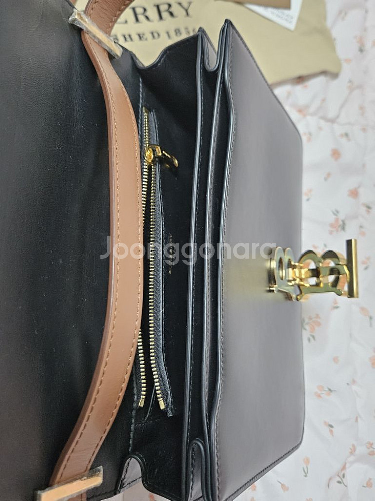 버버리 크로스백--3