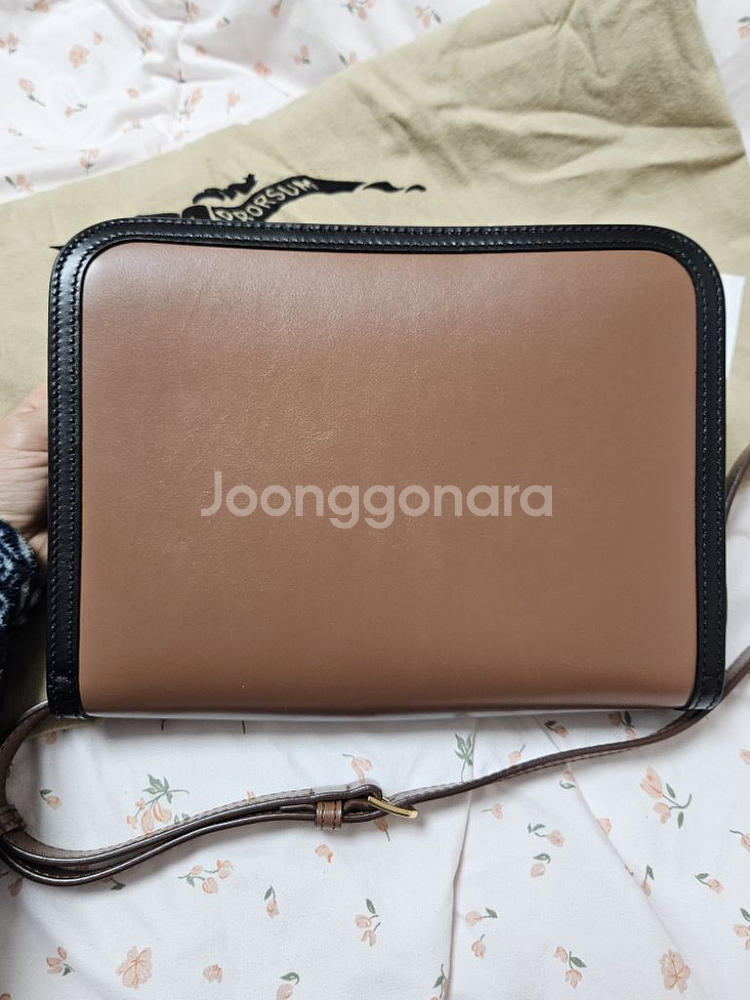 버버리 크로스백--4