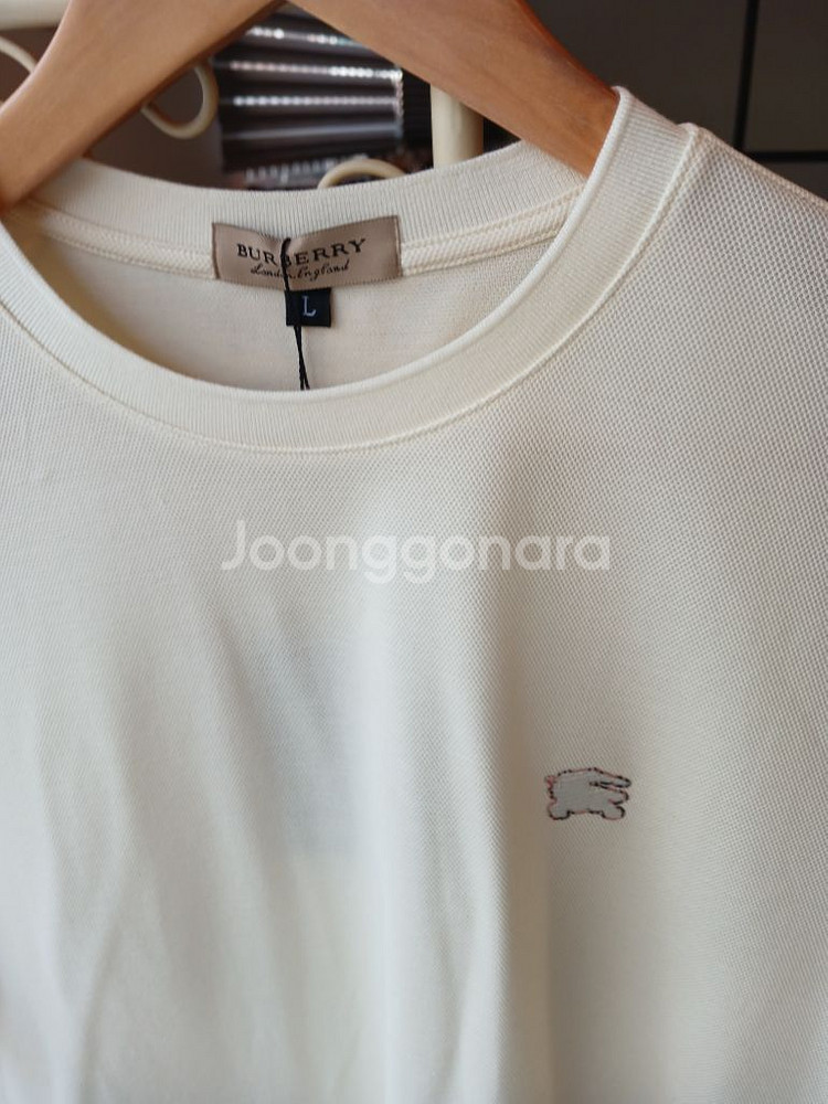 버버리 라운드티셔츠100--1