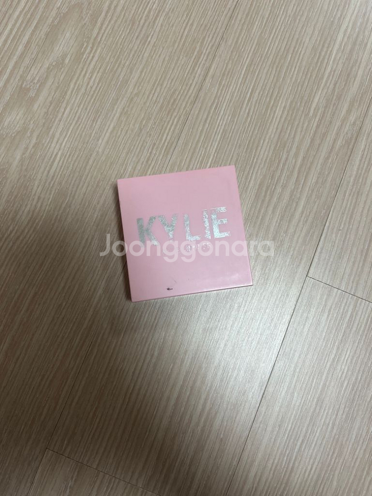 카일리제너 윈터 키스드--0