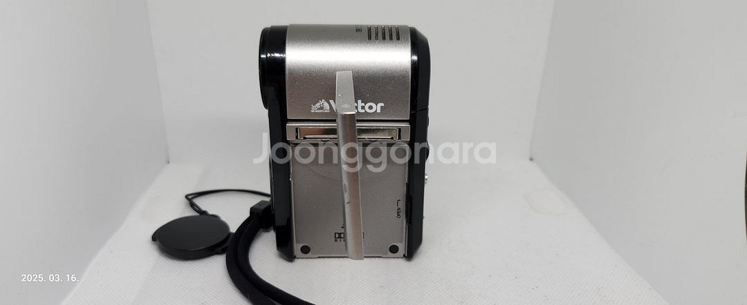 JVC 빅터 GZ-MC100 캠코더입니다--2