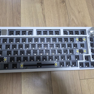 Leobog hi75 ( 베어본 / 화이트,스위치선택