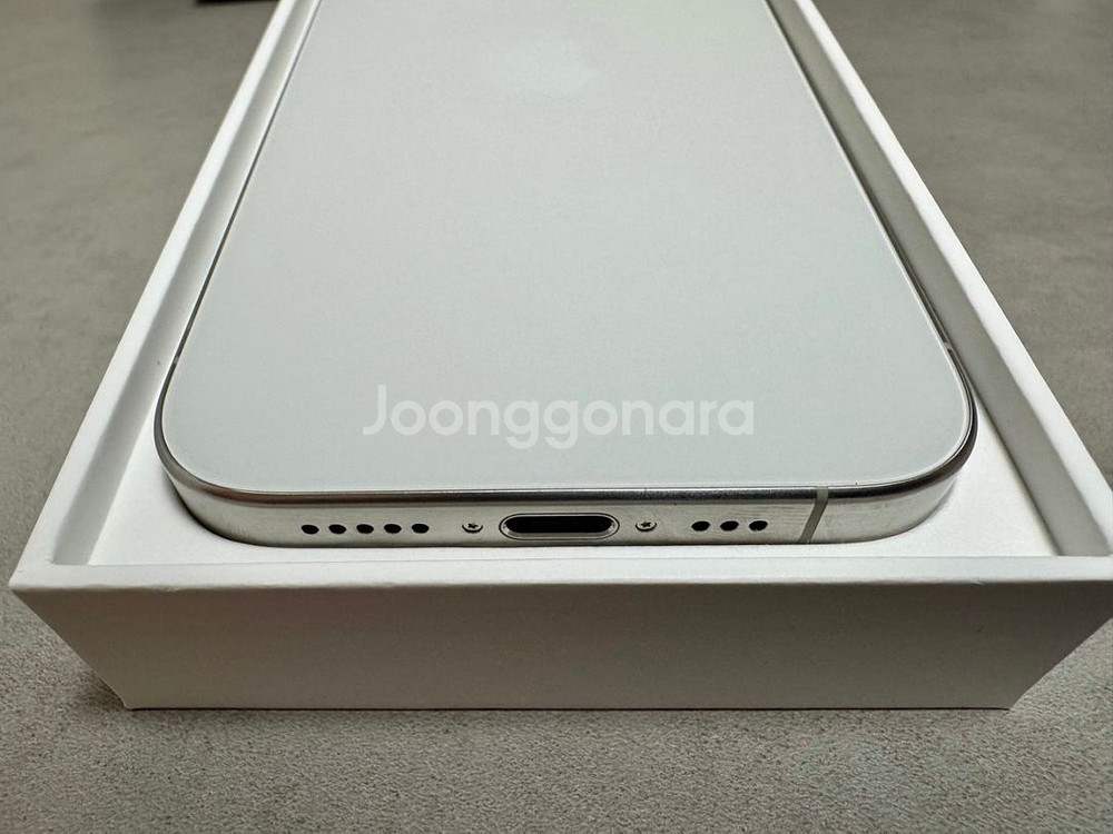 아이폰 15프로 256G 화이트--4