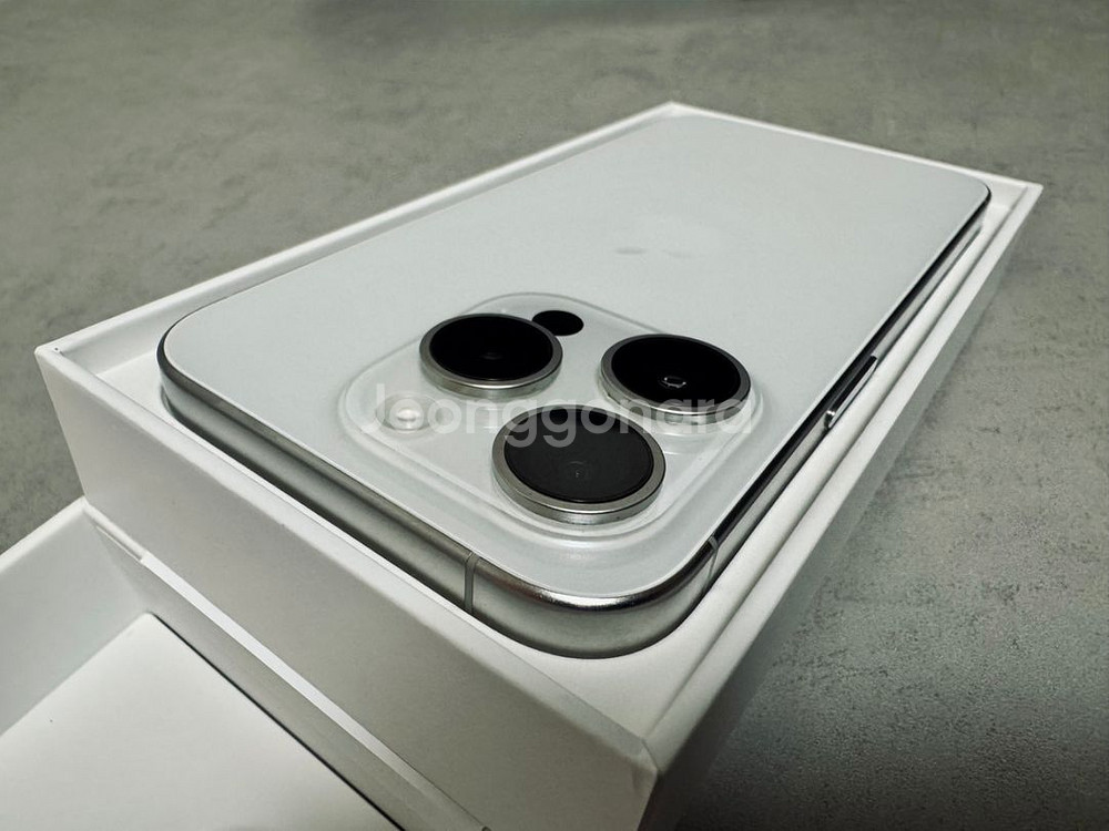아이폰 15프로 256G 화이트--8