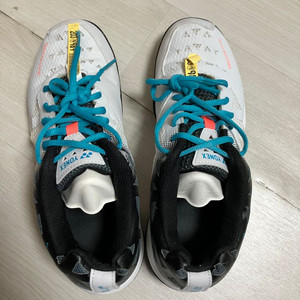 요넥스 배드민턴화 275